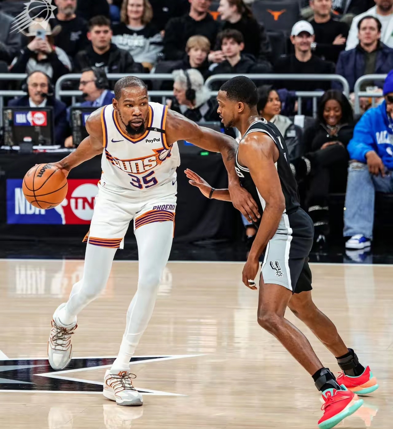 曼联引发争议！，杜兰特官方宣布大比分获胜新规赛场气氛高涨